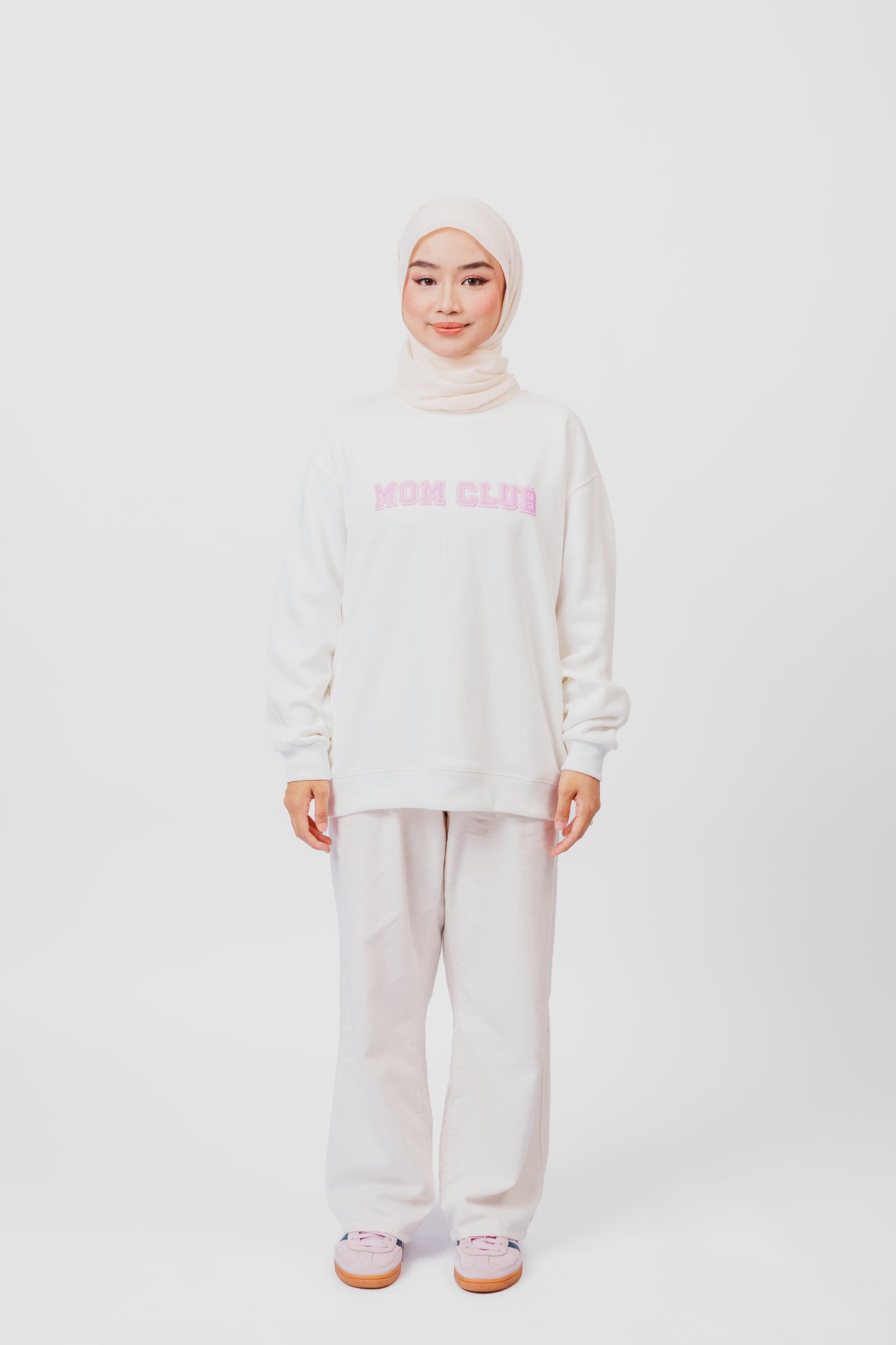 Besties Mom Club Sweatshirt in White
